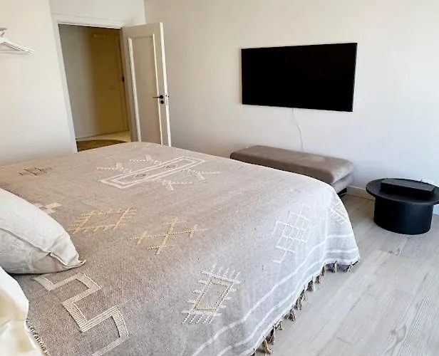 Groovy Caparica Gem With Large Sunny Terrace Lejlighed Costa de Caparica