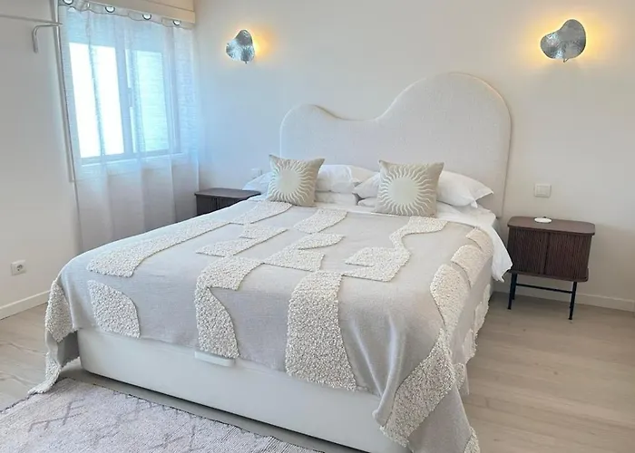 Groovy Caparica Gem With Large Sunny Terrace * Costa da Caparica
